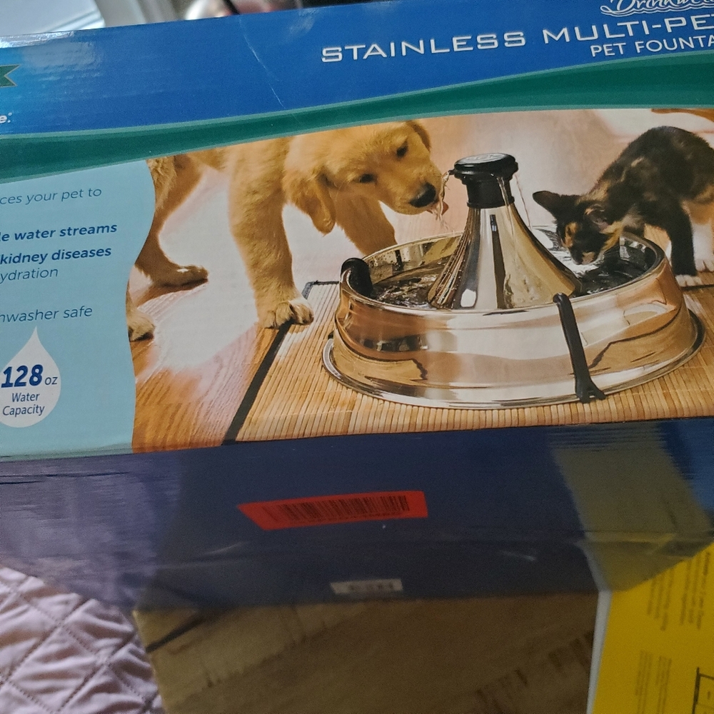 Stainless steel drinking fountain for pets